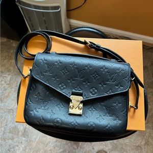 Louis Vuitton Pochette Métis Black Monogram Bag